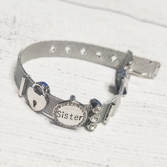 🆕️ - Daughter Charm Bracelet - Picture 9 of 12